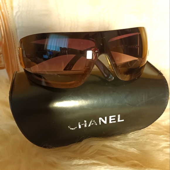 CHANEL Y2K Vintage Sunglasses Wrap Around Large Chanel Logo Gold and Brown - Picture 2 of 10
